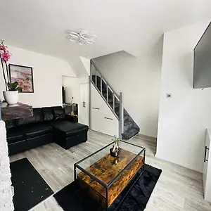 Cosy House With Floating Beds In Holiday home Belfast