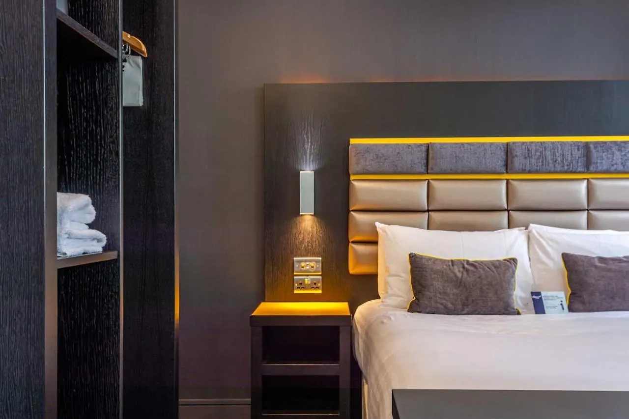 Roomzzz Aparthotel Chester City
