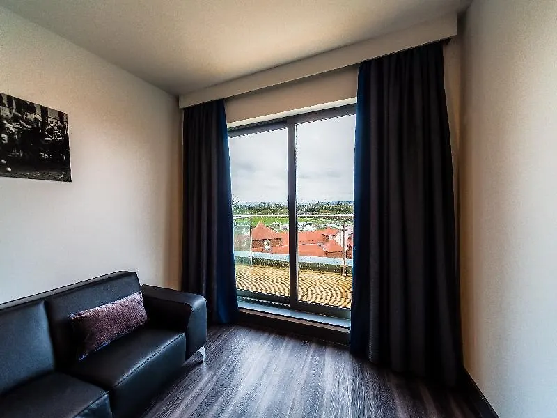 Roomzzz Aparthotel Chester City