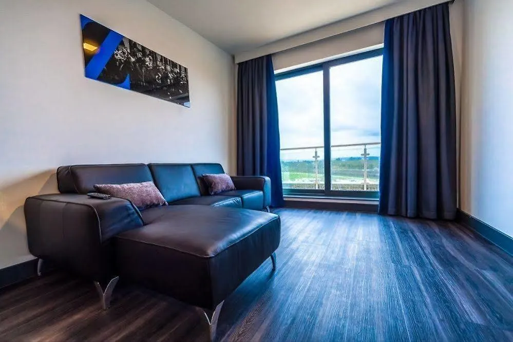 Roomzzz Aparthotel Chester City