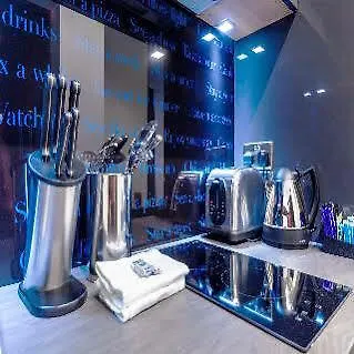 Roomzzz Aparthotel Chester City